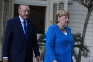 Angela Merkel a poursuivi samedi sa tournée d'adieux. Elle était reçue à Istanbul par le président turc Recep Tayyip Erdogan.
